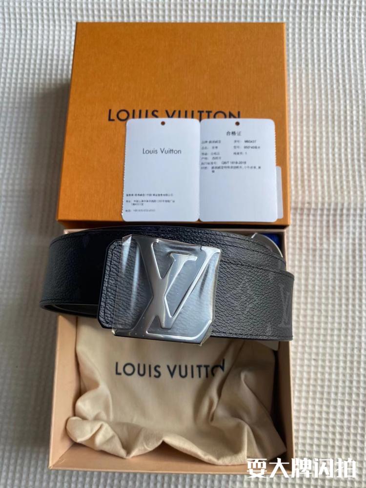 Louis Vuitton路易威登 全新全膜黑花皮带 LV全新全膜黑花皮带，95cm，经典的黑花高级款，上身气质百搭，哑光logo是个亮点，附件如图好价